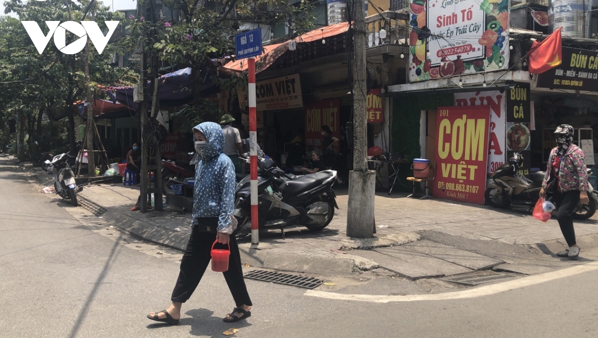 Hanoi to soon suspend catering services as COVID-19 cases rise